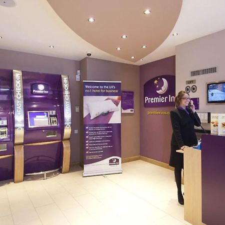 Premier Inn Manchester Bury Esterno foto