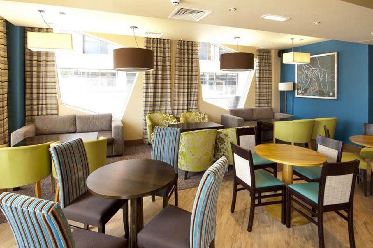 Premier Inn Manchester Bury Esterno foto