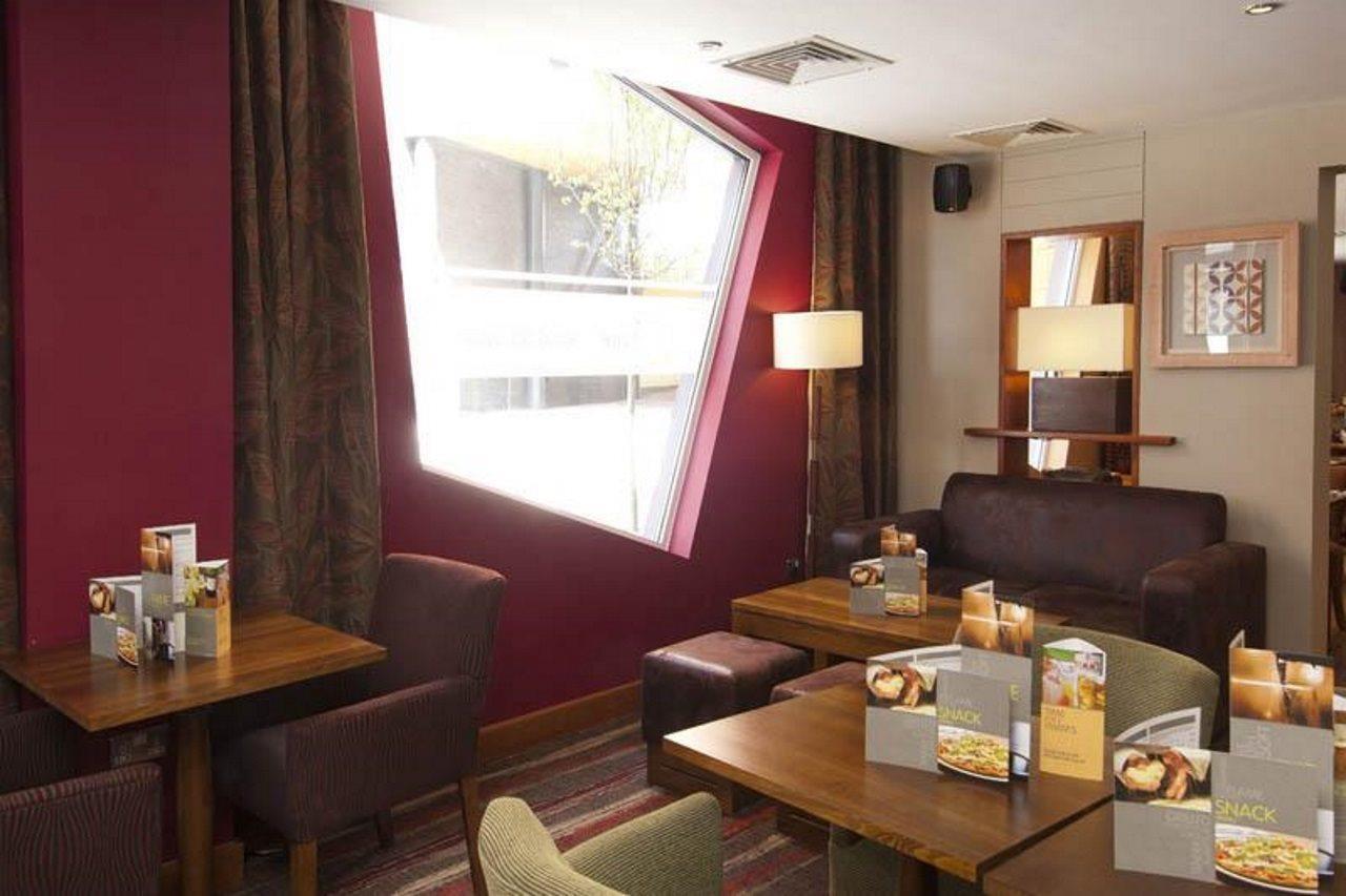 Premier Inn Manchester Bury Esterno foto