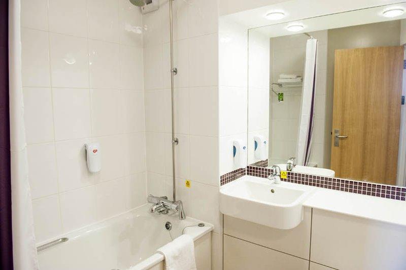 Premier Inn Manchester Bury Esterno foto