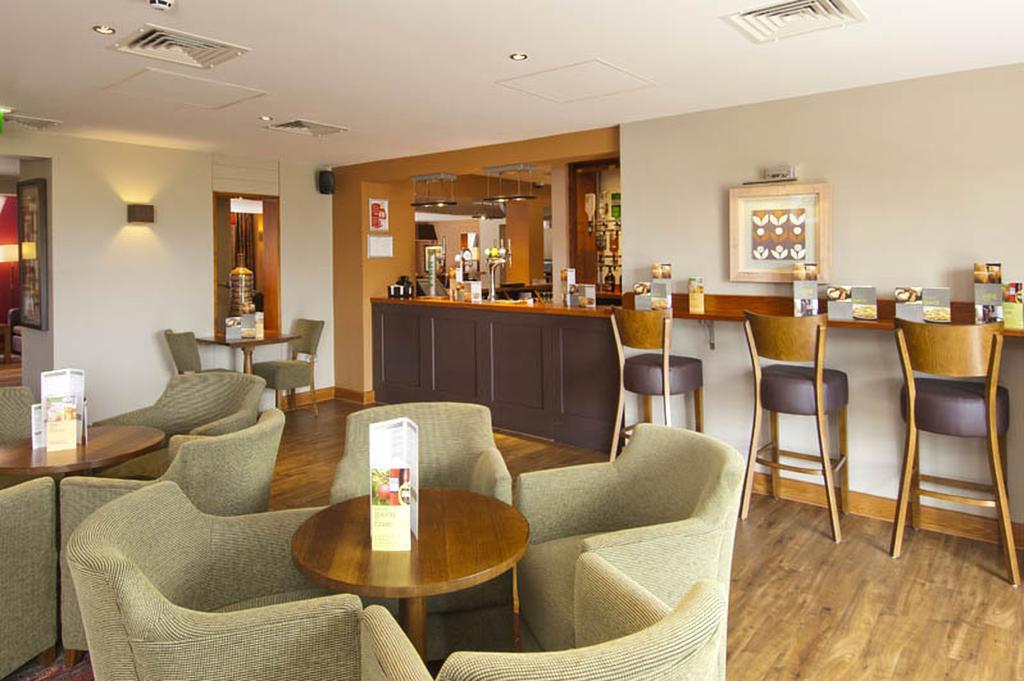 Premier Inn Manchester Bury Esterno foto