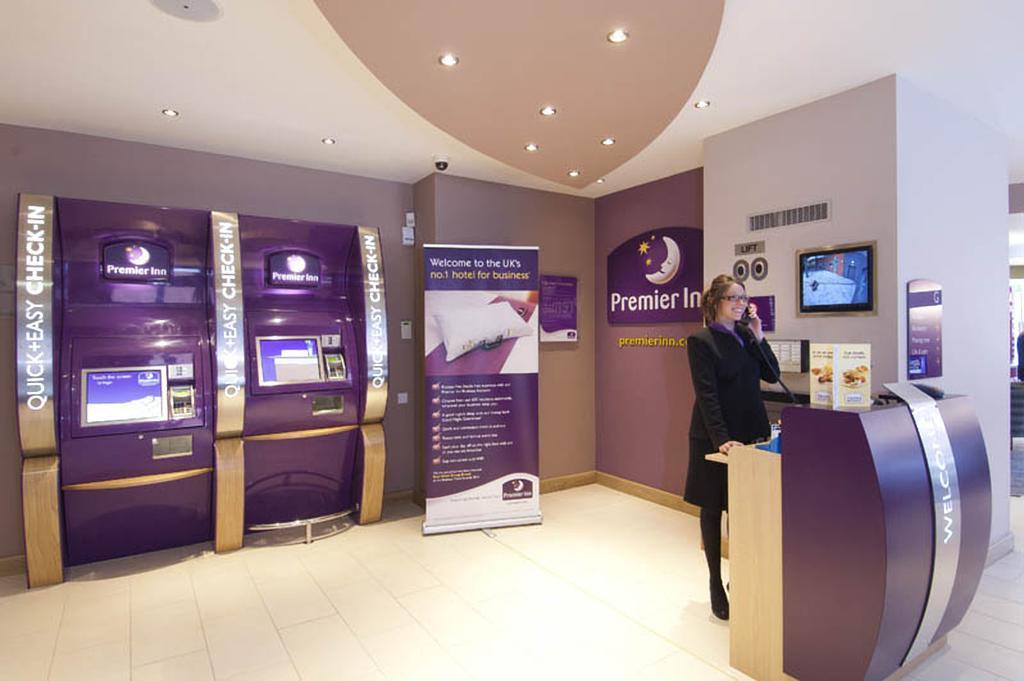 Premier Inn Manchester Bury Esterno foto
