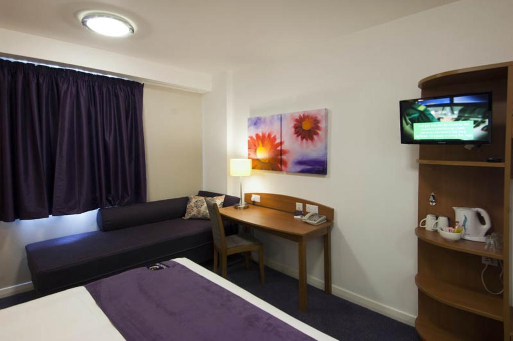 Premier Inn Manchester Bury Esterno foto