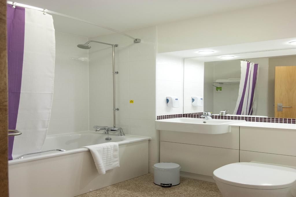 Premier Inn Manchester Bury Esterno foto